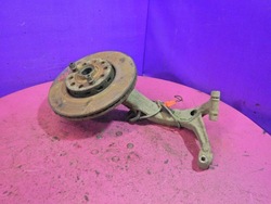 Audi a6 c5 2.5 tdi поворотный кулак ступица перед левая pod abs 8d0407257ab фото №1