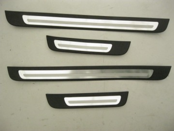 Audi OE 8K0853373 молдинг порога перед л