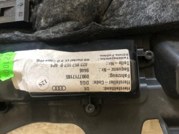 Audi R8 накладка под Рулевое колесо руль 423857557 b