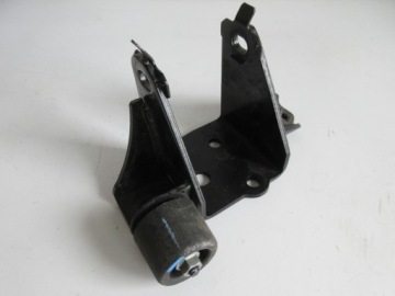 RAV4 IV РЕСТАЙЛИНГ D4D BMW лапа Двигателя левый