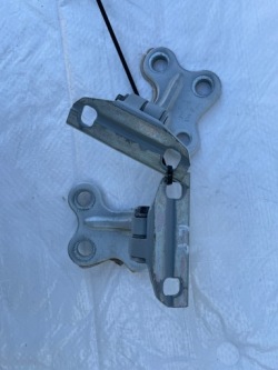 петля дверь правая передняя volvo V60 2013R 31299543