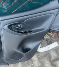 TOYOTA YARIS IV обивка задний правый