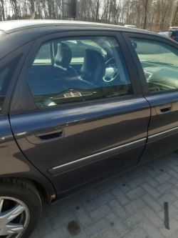 стекло задняя правая Двери volvo S80- 2001 год