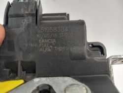 FIAT 500L замок крышки багажника 51958384
