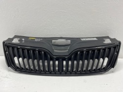 SKODA RAPID 5JA 12-17R решетка радиатора перед 5JA853668