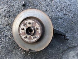 поворотный кулак, цапфа правая передняя Range Rover Sport L320 3.6 d автомат 4X4