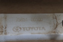 молдинг порога порог правый TOYOTA YARIS IV 20- оригинал 75851-0D100