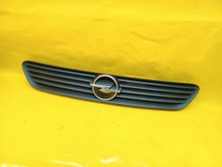 opel oe 90588120 решетка радиатора