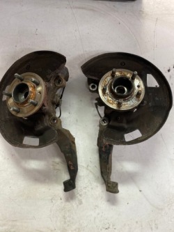 поворотный кулак л или P LAND ROVER L320 2.7d 05-