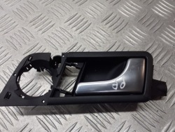 ручка двери правая передняя внутренняя A2 1.4 8Z0037020