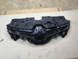 решетка радиатора CLIO IV новая оригинал renault