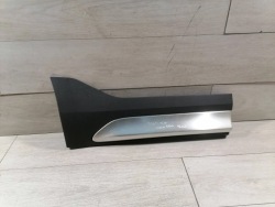 8260. volvo XC40 молдинг порога правая 31650175