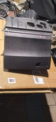 Audi Q2 бардачок пассажира 81B857035