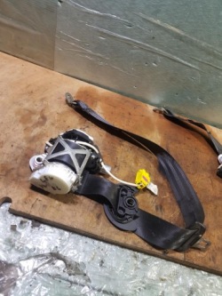 ремень безопасности vw Passat CC