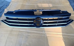 vw PASSAT B8 решетка радиатора 3G0853653K