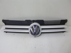 решетка радиатора vw Golf IV 2001 r.