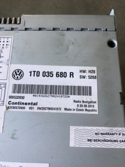 vw PASSAT B7 радио 1T0035680R......