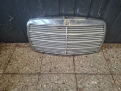 решетка радиатора MERCEDES w123