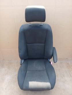 кресло правый передний TOYOTA COROLLA VERSO