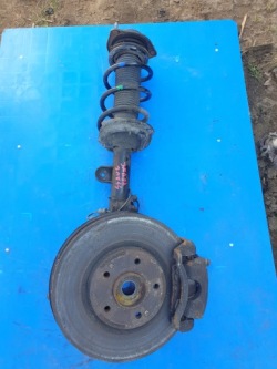 TIVOLI XLV поворотный кулак, цапфа стойка правая перед