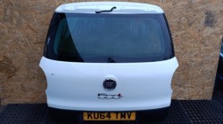 FIAT 500L крышка багажника зад 268/A