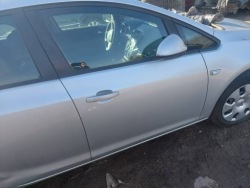 дверь Комплектная правая передняя opel Astra J Z176