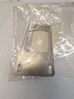 кронштейн подлокотника opel Astra H oe 13155715