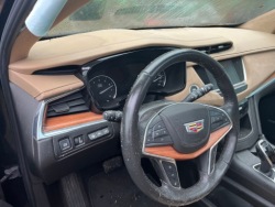 Cadillac XT5 торпеда Подушки консоль 2018