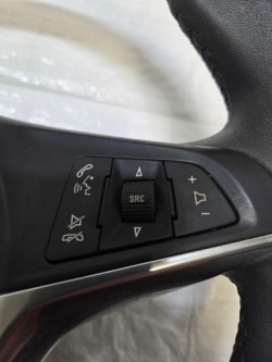 руль кожанная opel ADAM 13357746