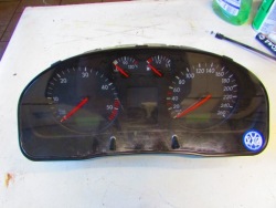 спидометр часы 1.9 tdi vw PASSAT B5 3B0920822A