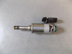 volkswagen oe 04E133320D топливная рейка