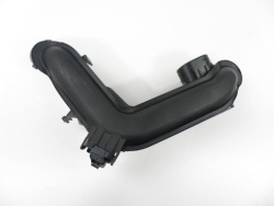 SKODA KAMIQ труба интеркулера 04C145673 год 2020