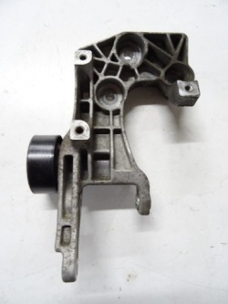 opel MOKKA Astra J 1.7 лапа кронштейн Двигателя