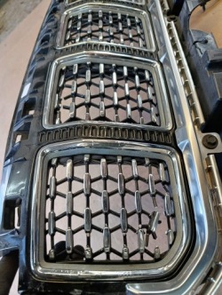 Grand WAGONEER 22- решетка радиатора передняя