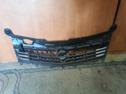 решетка радиатора передняя opel Astra H рестайлинг 551005-3