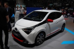 TOYOTA AYGO II 2 рестайлинг 18- фара левая 0H-27