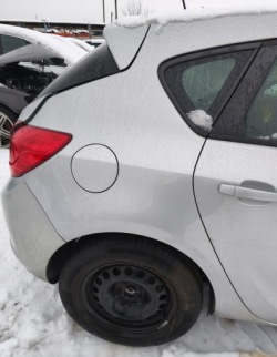 opel Astra J IV 13r HB четверть крыло правое заднее Z176