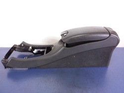 MERCEDES W209 подлокотник тунель 2096800450