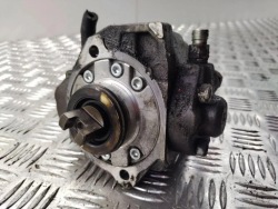 топливный насос mazda 6 седан (GG) R2AA13800 2.2дизель 100kW 2011