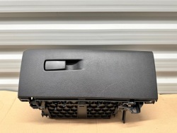 BMW X1 F48 бардачок пассажира европа 9339816