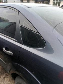 задний правый стекло кузова FORD Fiesta 2005 год