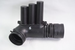 впуск труба Воздух vw POLO 04E129651C