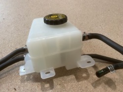 бачок тормозной жидкости lexus RX 450H