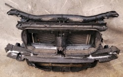 панель передняя / телевизор Радиатор BMW X1 E84 N47D20A 2.0d 7588974