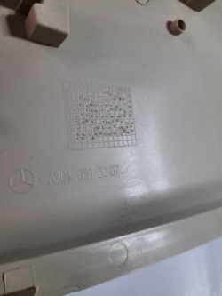 заглушка консоли mercedes-benz oe A2046803107