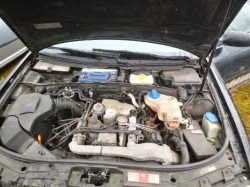 Audi A6 петля задних дверь задняя 2002 2.5л