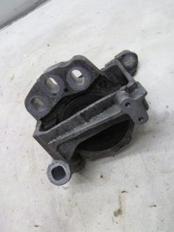 лапа подушка Двигателя mazda 3 BM 2.2 d