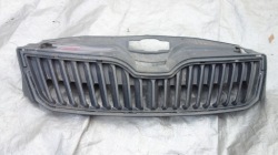 SKODA RAPID 12- решетка радиатора // 2375