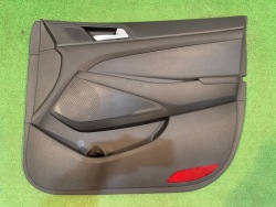 Hyundai TUCSON III обивка дверные карты правый передний 82361-D7000