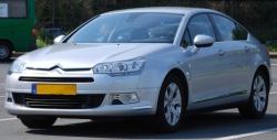 CITROEN C5 II 2 X7 08- фара правая ксенон 9689037780